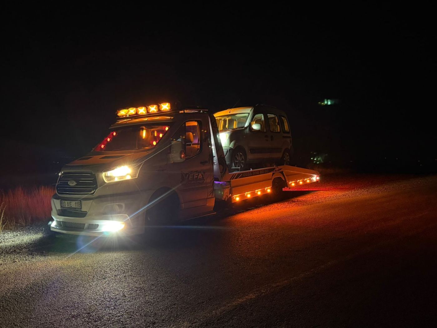 Yol kenarında gece yükleme