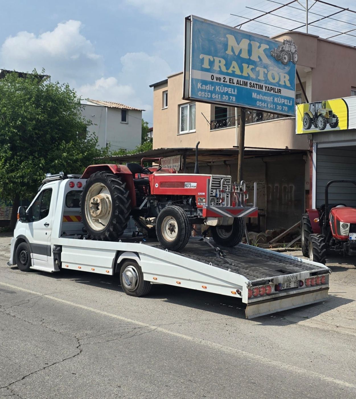 Traktör satıcısına teslim